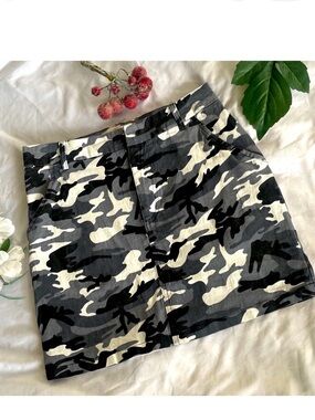 Australian Fashion - Morrisday Camo Skirt - S - Black Gray White